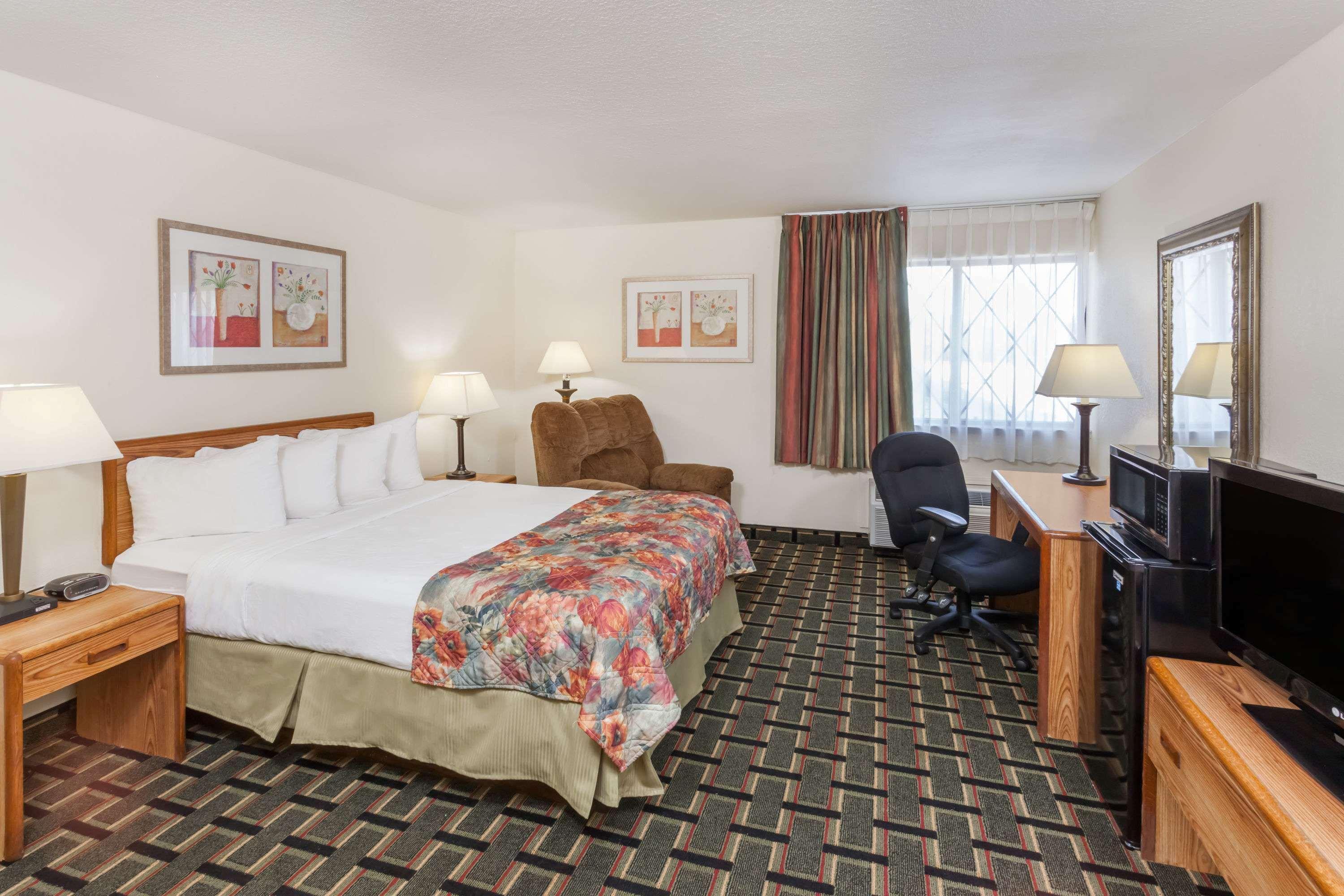 Baymont By Wyndham Hotel